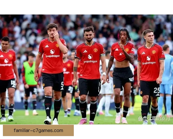 曼联新赛季战术调整引发球迷热议锋线表现成焦点 曼联新赛季战术调整引发球迷热议锋线表现成焦点